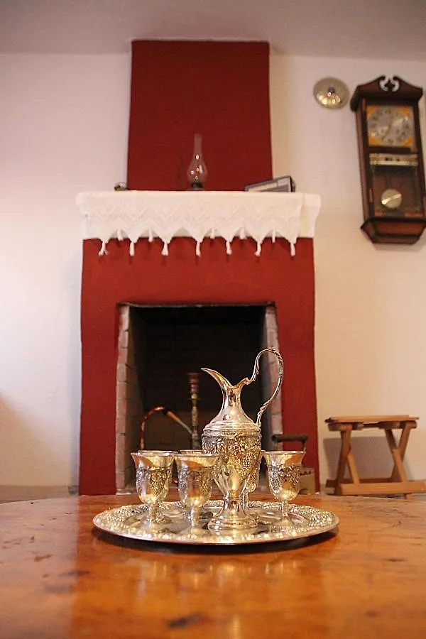 أرنايا Traditional House 