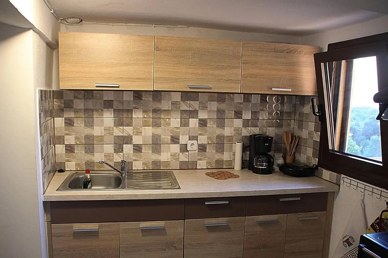 أرنايا Traditional House 